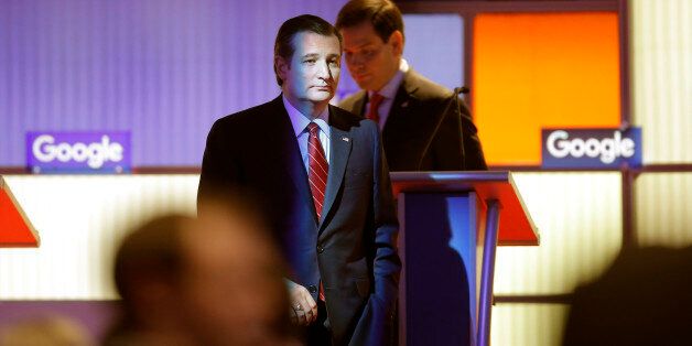 Republican U.S. presidential candidate Ted Cruz walks off the stage during a commercial break with rival Senator Marco Rubio behind him at the debate held by Fox News for the top 2016 U.S. Republican presidential candidates in Des Moines, Iowa January 28, 2016. REUTERS/Jim Young