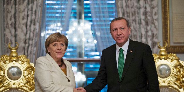 Turkish President Recep Tayyip Erdogan, right, shakes hands Germany's Chancellor Angela Merkel, left, following a joint statement after their meeting in Istanbul, Sunday, Oct. 18, 2015. Merkel met with Turkish leaders to promote a EU plan that would offer aid and concessions to Turkey in exchange for measures to stem the mass movement of migrants across Europe's borders. (Tolga Bozoglu, Pool Photo via AP)