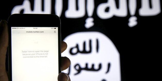 An unloaded Twitter website is seen on a phone without an internet connection, in front of a displayed ISIS flag in this photo illustration in Zenica, Bosnia and Herzegovina, February 3, 2016. Iraq is trying to persuade satellite firms to halt Internet services in areas under Islamic State's rule, seeking to deal a major blow to the group's potent propaganda machine which relies heavily on social media to inspire its followers to wage jihad. Picture taken February 3, 2016. To match Insight MIDEAST-CRISIS/IRAQ-INTERNET REUTERS/Dado Ruvic