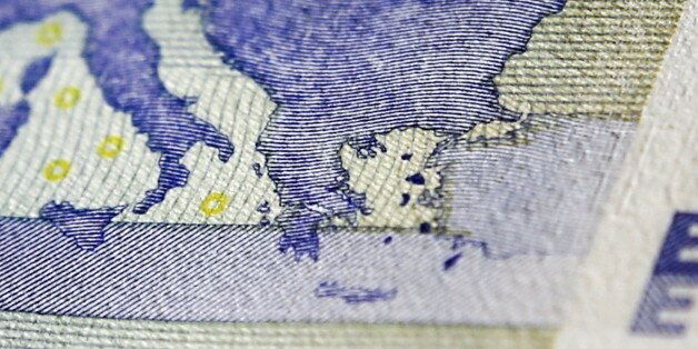 The map of Europe is depicted on a twenty euro banknote in this photo illustration taken in Athens, Greece May 22, 2015. The president of the European Central Bank called on euro zone countries to reform their economies, warning that future growth, in the face of entrenched unemployment and low investment, will be modest. REUTERS/Alkis Konstantinidis