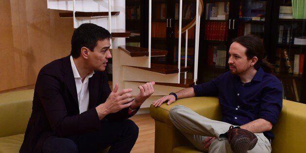 Leader of the Spanish Socialist Party (PSOE) Pedro Sanchez (L) speaks with leader of the left wing party Podemos, Pablo Iglesias during their meeting at Las Cortes (Spanish parliament) in Madrid on March 30, 2016. / AFP / PIERRE-PHILIPPE MARCOU (Photo credit should read PIERRE-PHILIPPE MARCOU/AFP/Getty Images)