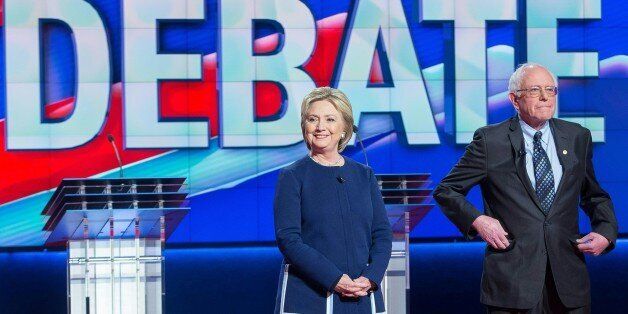 Democratic presidential candidates Hillary Clinton and Bernie Sanders await the start of the Democratic Debate in Flint, Michigan, March 6, 2016. / AFP / Geoff Robins (Photo credit should read GEOFF ROBINS/AFP/Getty Images)