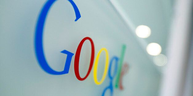 ARCHIV: The Google logo is seen at the Google headquarters in Brussels (Foto vom 23.03.10). Der Internetdienstleister Google veroeffentlicht am Donnerstag (13.10.11) seine Quartalszahlen. Foto: Virginia Mayo/AP/dapd