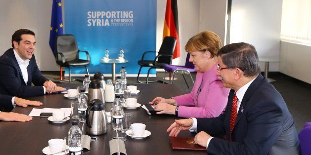 LONDON, UNITED KINGDOM - FEBRUARY 4: Turkish Prime Minister Ahmet Davutoglu meets Greek Prime Minister Alexis Tsipras (L 2), German Chancellor Angela Merkel (R 2) and Dutch Prime Minister Mark Rutte (L) during the EU Council meeting between Turkey, Germany, Austria, Netherlands and Greece in London, England on February 4, 2016. (Photo by Hakan Goktepe/Anadolu Agency/Getty Images)