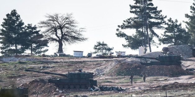 Turkish army cannons are pictured near Syria border close to Oncupinar crossing gate in Kilis, in south-central Turkey, on February 15, 2016. / AFP / BULENT KILIC (Photo credit should read BULENT KILIC/AFP/Getty Images)