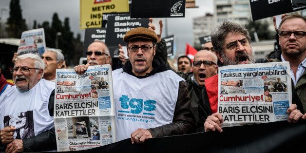 Members of journalism unions shout slogans and hold placards 'reading: Freedom for journalist' on November 29, 2015 in Istanbul, during a demonstration after the arrest of their Editor in Chief. A court in Istanbul charged two journalists from the opposition Cumhuriyet newspaper with spying after they alleged Turkey's secret services had sent arms to Islamist rebels in Syria, Turkish media reported. Editor-in-chief Can Dundar and Erdem Gul, the paper's Ankara bureau chief, are accused of spying and 'divulging state secrets'. Both men were placed in pre-trial detention. AFP PHOTO/OZAN KOSE / AFP / OZAN KOSE (Photo credit should read OZAN KOSE/AFP/Getty Images)