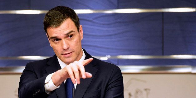 Leader of the Spanish Socialist Party (PSOE), Pedro Sanchez gestures during a press conference at the Spanish Parliament, following his meeting with Spain's King on January, 22, 2016. The leader of the Spanish Socialist Party today thanked the leader of the radical left party Podemos, their willingness to form a government with him, saying that first of all they should agree on a political program. AFP PHOTO / JAVIER SORIANO / AFP / JAVIER SORIANO (Photo credit should read JAVIER SORIANO/