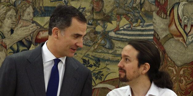 MADRID, SPAIN - JANUARY 22: King Felipe VI receives the leader of Podemos, Pablo Iglesias, during the round of consultations to propose a candidate for Prime Minister on January 22, 2016 in Madrid, Spain. (Photo by Angel Diaz - Pool/Getty Images)