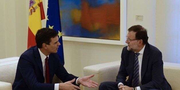 Spanish Prime Minister Mariano Rajoy (R) and the leader of Spanish Socialist Party (PSOE) Pedro Sanchez chat together at Moncloa palace in Madrid on November 10, 2015. AFP PHOTO/ PIERRE-PHILIPPE MARCOU (Photo credit should read PIERRE-PHILIPPE MARCOU/AFP/Getty Images)