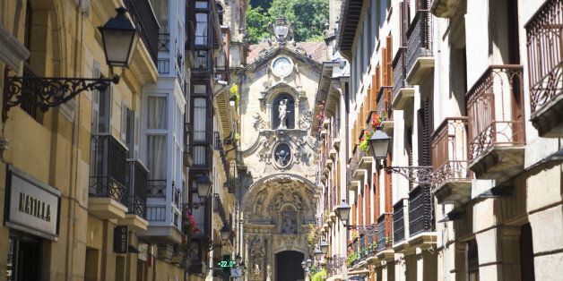 Spain, San Sebastian, buildings on street