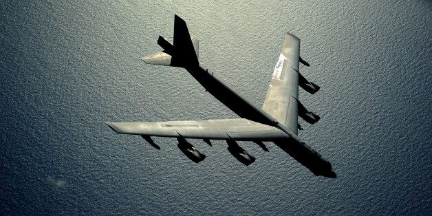 A B-52 Stratofortress aircraft from the 20th Bomb Squadron out of Barksdale Air Force Base, La., flies over the Hawaiian operating area after an air refueling in support of exercise Rim of the Pacific (RIMPAC) July 10, 2010. RIMPAC is a biennial, multinational exercise designed to strengthen regional partnerships and improve interoperability. (U.S. Air Force photo by Staff Sgt. Kamaile O. Long/Released)PhÃ¡o ÄÃ i bay B-52 tham gia táºp tráºn vÃ nh Äai ThÃ¡i BÃ¬nh DÆ°Æ¡ng 2010