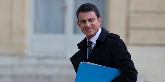 French Prime Minister Manuel Valls arrives for a ministerial meeting on the fight against terrorism financing, on December 3, 2015 at the Elysee Presidential Palace in Paris. / AFP / KENZO TRIBOUILLARD (Photo credit should read KENZO TRIBOUILLARD/AFP/Getty Images)