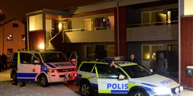 Swedish police stand by police cars outside a house used as a temporary shelter for asylum seekers in Boliden in northeastern Sweden on November 19, 2015, after police raided the house. A man believed to be suspected of planning terror attacts in Sweden has been arrested, Swedish Security Service (SAPO) confirms. Swedish media had published the photo of the alleged suspect, Mutar Muthanna Majid, reporting that he has fought alongside 'Isis' in Syria. AFP PHOTO / TT NEWS AGENCY / ROBERT GRANSTR