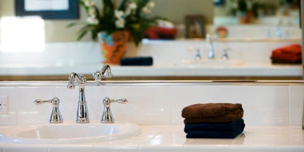 Bathroom sink and mirror