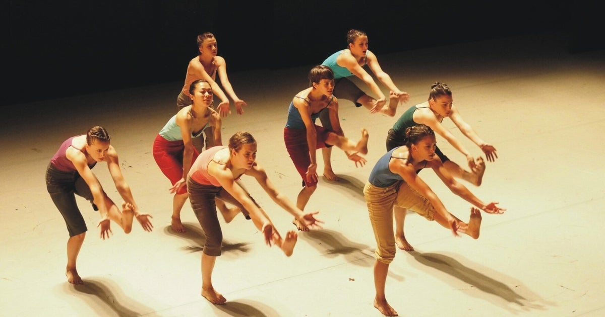 Το Batsheva Young Ensemble παρουσιάζει τη χορογραφία του Οχάντ Ναχαρίν