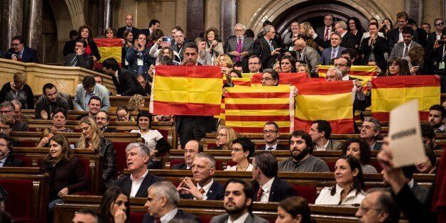 BARCELONA, SPAIN - NOVEMBER 09: Partido Popular de Catalunya (Popular Party of Catalonia) members of Catalan parliament hold Spanish flags at the end of the parliamentary session on November 9, 2015 in Barcelona, Spain. The Catalan parliament voted and passed a motion declaring the start of secession process of Spain with 72 votes in favor and 63 votes against from unionists. (Photo by David Ramos/Getty Images)