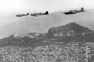 Εκπαιδευτικό / Ναυτικής Συνεργασίας- Η Ελλάδα παράγγειλε το 1938 δώδεκα Avro Anson Mk I τα οποία χρησιμοποιήθηκαν από τη 13η Μοίρα Ναυτικής Συνεργασίας σε αποστολές περιπολίας και συνοδείας το 1940-1941. Τουλάχιστον πέντε διέφυγαν στην Αίγυπτο, όπου και σχημάτισαν τον αρχικό κορμό της Πολεμικής Αεροπορίας στη Μέση Ανατολή, υπηρετώντας πάντα με τη 13η Μοίρα, έως την αντικατάστασή τους από τα Blenheim Mk IV. 
