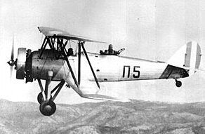  Εκπαιδευτικό- Το Avro 626 ήταν ένα τριθέσιο αεροπλάνο προκεχωρημένης εκπαίδευσης, βρετανικής κατασκευής. Σχεδιάστηκε εξαρχής ως εξαγωγικό μοντέλο και χρησιμοποιήθηκε από την Πολεμική Αεροπορία μεταξύ 1937 και 1941 σε 10 διαφορετικές εκπαιδευτικές διαμορφώσεις. Χρησιμοποιήθηκε κυρίως για επιχειρησιακή εκπαίδευση, φέροντας ένα πολυβόλο σε περιστρεφόμενη βάση, φωτογραφική κάμερα ή άλλο εξοπλισμό, ενώ κάποια έφεραν φορείς εκπαιδευτικών βομβών.