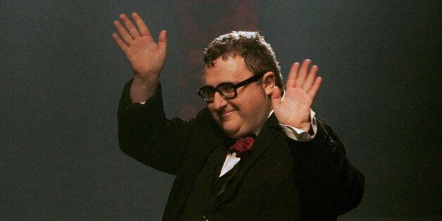 Israeli fashion designer Alber Elbaz acknowledges applause for his Fall-Winter 2009-2010 ready-to-wear for Lanvin collection presented in Paris, Friday, March 6, 2009. (AP Photo/Michel Euler)