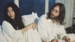 Η Yoko Ono αποκαλύπτει για πρώτη φορά τις ομοφυλοφιλικές τάσεις του John