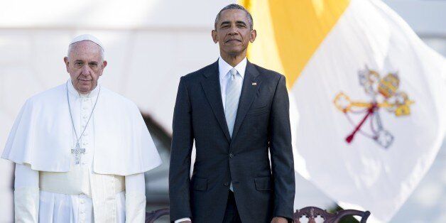 US President Barack Obama and Pope Francis stand during an arrival ceremony on the South Lawn of the White House in Washington, DC, September 23, 2015. More than 15,000 people packed the South Lawn for a full ceremonial welcome on Pope Francis' historic maiden visit to the United States. AFP PHOTO / JIM WATSON (Photo credit should read JIM WATSON/AFP/Getty Images)
