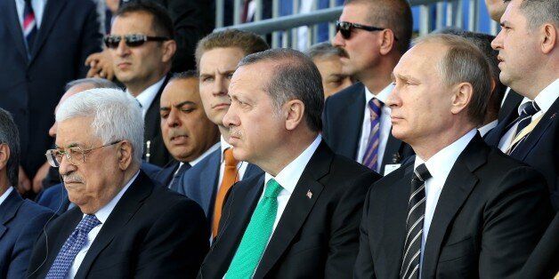 MOSCOW, RUSSIA - SEPTEMBER 23: Turkey's President Recep Tayyip Erdogan (C), Russian President Vladimir Putin (R) and Palestinian President Mahmoud Abbas (L) attend the opening ceremony of the Moscow Central Mosque in Moscow, Russia on September 23, 2015. (Photo by Turkish Presidency / Yasin Bulbul/Anadolu Agency/Getty Images)
