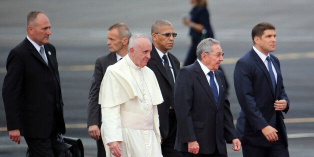 HAVANA, CUBA - SEPTEMBER 19: Pope Francis (L) nad Cuban President Raul Castro wlak durinh the Pope's arrival to Jose Marti International Airport on September 19, 2015 in Havana, Cuba. Pope Francis is on a three days visit to the island where he will be traveling to Holguin, Santiago de Cuba al El Cobre, the visit includes a meeting with Cuban President Raul Castro and a Mass at Revolutiion Square. (Photo by Ernesto Mastrascusa/LatinContent/Getty Images)