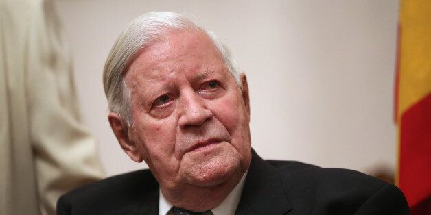 BERLIN, GERMANY - MARCH 13: Former German Chancellor Helmut Schmidt waits to greet arriving guests at a dinner reception on the occasion of Schmidt's 95th birthday at Schloss Bellevue on March 13, 2014 in Berlin, Germany. Schmidt was chancellor from 1974 to 1982. (Photo by Sean Gallup/Getty Images)
