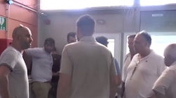 Επίθεση με γιαούρτια εναντίον του Βασίλη Κικίλια στην