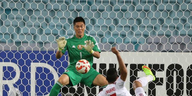 Japanâs goal keeper Eiji Kawashima saves a shot by UAE's ali Ahmed Mabkhout during the AFC Asia Cup soccer quarterfinal match between Japan and United Arab Emirates in Sydney, Australia, Friday, Jan. 23, 2015. (AP Photo/Rick Rycroft)