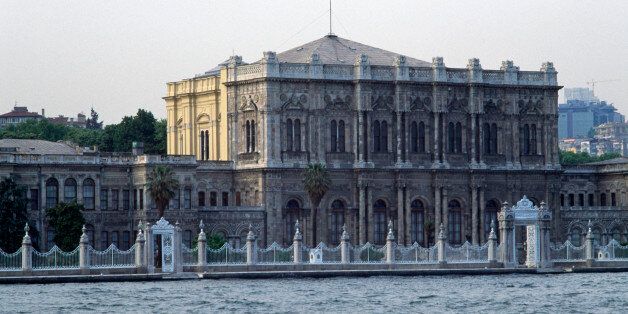 TURKEY - MAY 12: The Dolmabahce Palace, 1842-1853, built by the architects Karabet and Nikogos Balyan, commissioned by Abdul Mecit, Istanbul, Turkey, 19th century. (Photo by DeAgostini/Getty Images)