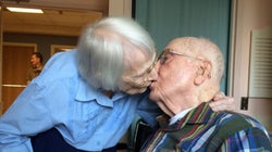Είναι 100 ετών και μετά από 75 χρόνια γάμου μοιράζονται το μυστικό της επιτυχίας