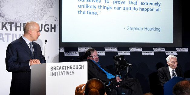 LONDON, ENGLAND - JULY 20: (L-R) DST Global Founder Yuri Milner, Theoretical Physicist Stephen Hawking and Cosmologist and astrophysicist Lord Martin Rees attend a press conference on the Breakthrough Life in the Universe Initiatives, hosted by Yuri Milner and Stephen Hawking, at The Royal Society on July 20, 2015 in London, England. (Photo by Stuart C. Wilson/Getty Images for Breakthrough Initiatives)