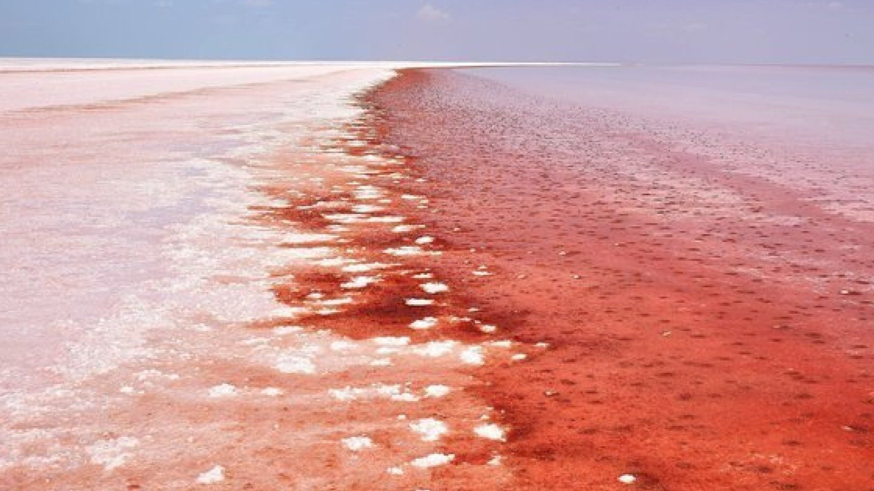 Μην πανικοβάλλεστε, είναι απλά μια κόκκινη λίμνη | HuffPost Greece