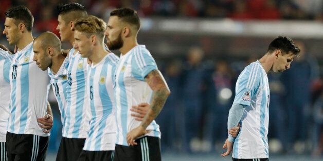 Argentina's Lionel Messi, right, reacts after Argentina's Gonzalo Higuain missed his penalty kick against Chile during the Copa America final soccer match at the National Stadium in Santiago, Chile, Saturday, July 4, 2015. (AP Photo/Ricardo Mazalan)