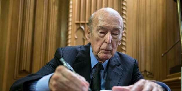 Former French President Valery Giscard d'Estaing signs a book at a presentation of his book La Victoire de la Grande ArmÃ©e in Moscow, Russia, Friday, May 29, 2015. (AP Photo/Pavel Golovkin)