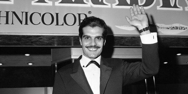 Omar Sharif, who plays the part of Ali in âLawrence of Arabiaâ, arrives for the premier in Hollywood Dec. 21, 1962. (AP Photo)