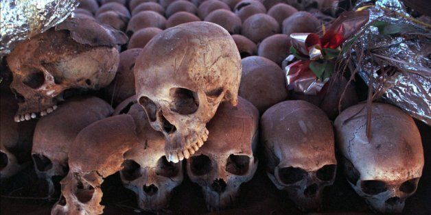 ** FILE ** In this file photo hundreds of skulls of victims of the Rwandan genocide rest in a memorial, Saturday Jan. 4, 1997, outside a church in Ntarama, south of Kigali, where some 5,000 people were massacred in April 1994. (AP Photo/Armando Franca) ** zu unserem KORR **