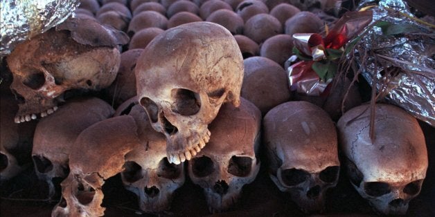 ** FILE ** In this file photo hundreds of skulls of victims of the Rwandan genocide rest in a memorial, Saturday Jan. 4, 1997, outside a church in Ntarama, south of Kigali, where some 5,000 people were massacred in April 1994. (AP Photo/Armando Franca) ** zu unserem KORR **