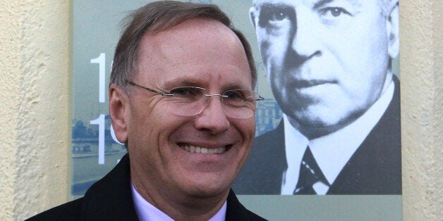 Canadian Ambassador to Greece Robert W. Peck, left, with Mayor of Thessaloniki Giannis Boutaris, right, during a ceremony Saturday Jan 25 2014 inaugurating a Park of Canada in the city in honor of the country and the tenth Canadian Prime Minister William Lyon Mackenzie King who helped organise humanitarian assistance to Greece during World War II from 1942 to 1945. (AP/Photo Nikolas Giakoumidis)