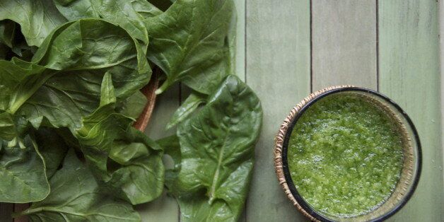 Spinach leaves & spinach smoothie.