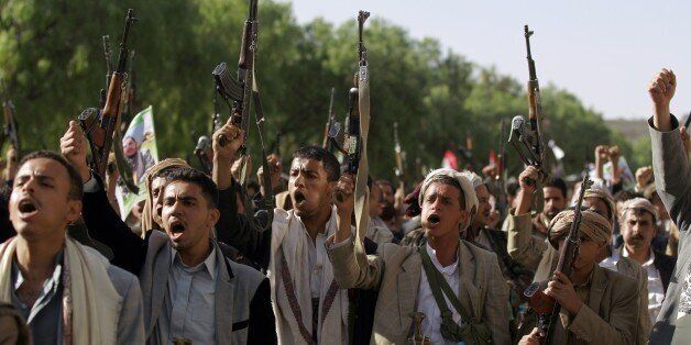 Tribal gunmen loyal to the Shiite Huthi movement raise their weapons on April 16, 2015 in the capital Sanaa during a demonstration against the decision of the UN Security Council two days ago to slap an arms embargo on them. The UN envoy to Yemen has resigned after failing to avert large-scale violence, dealing a blow to hopes of a diplomatic solution to the conflict between Shiite rebels and Saudi-backed government forces. AFP PHOTO / MOHAMMED HUWAIS (Photo credit should read MOHAMMED H