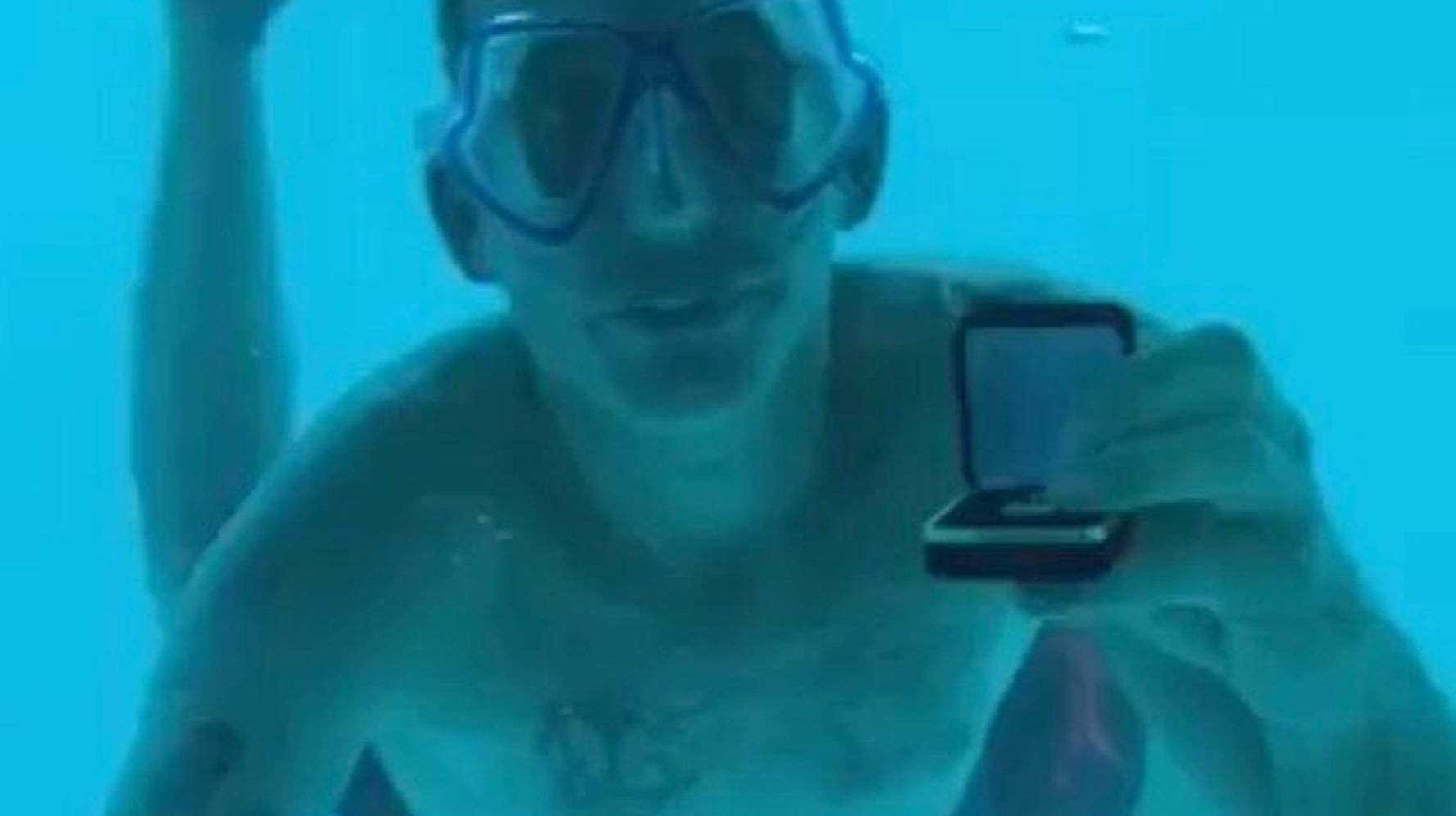 水中プロポーズ で 潜ったまま帰らず アメリカ人男性が溺死 タンザニアの 海中ホテル ハフポスト 水中プロポーズ で 潜ったまま帰らず アメリカ人男性が溺死 タンザニアの 海中ホテル ハフポスト