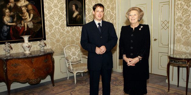 Czech Prime Minister Stanislav Gross, left, and Dutch Queen Beatrix during a meeting at the royal palace Huis ten Bosch in The Hague The Netherlands, Tuesday Nov. 23, 2004 (AP Photo/Bas Czerwinski, pool)