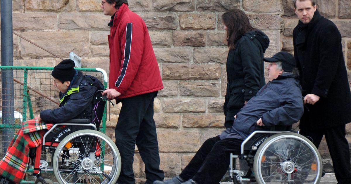 Инвалидов лишат групп. Инвалиды в Великобритании. Инвалидность в Англии. ДС инвалидам в Великобритании. Карточка инвалида в Британии.