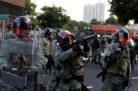Ancora proteste, ancora lacrimogeni della polizia a Hong Kong