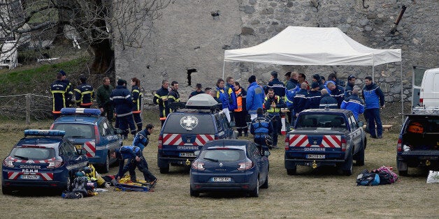 SEYNE, FRANCE - MARCH 25: Rescue workers and gendarmerie continue their search operation near the site of the Germanwings plane crash near the French Alps on March 25, 2015 in La Seyne les Alpes, France. A Germanwings Airbus A320 airliner with 150 people on board crashed yesterday in the French Alps. (Photo by Jeff J Mitchell/Getty Images)