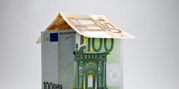 House made of banknotes, symbolic image