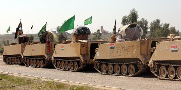 TIKRIT, IRAQ - MARCH 1 : Iraqi Army and volunteer fighters prepare at Sedull Udeyim region before an operation against Daesh (Islamic State of Iraq and Levant) in Tikrit, Iraq on March 1, 2015. (Photo by Ali Mohammed /Anadolu Agency/Getty Images)