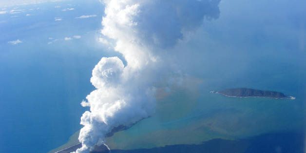 This picture taken on March 19, 2009 shows an aerial photo of ash rising into the air from an undersea volcanic eruption, part of the uninbabited islet of Hunga Ha'apai, 63 kilometres (39 miles) northwest of the Tongan capital Nuku'alofa. The volcano, which continued to spew on March 20 even as a major earthquake with a magnitude of 7.9 rocked Tonga's main island of Tongatapu, began erupting on March 16 several days after another more moderate earthquake. AFP PHOTO / Telusa Fotu / MATANGI TO